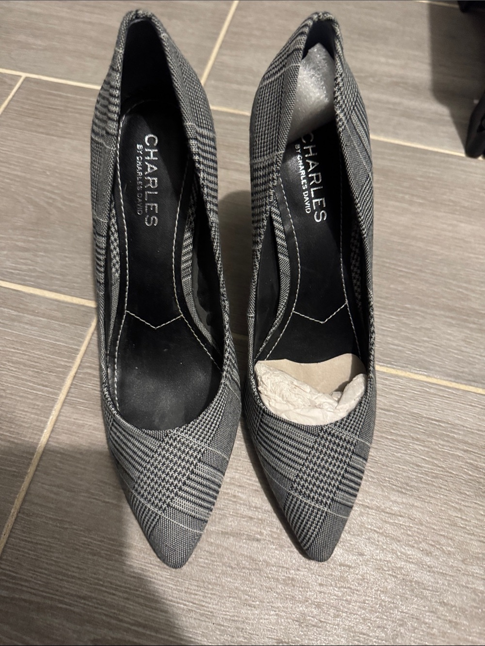 Charles by Charles David Gray Plaid Pumps size 8.5